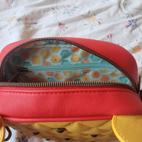 Disney Winnie the Pooh Honey Pots Ears Purse - Picture 5 of 5